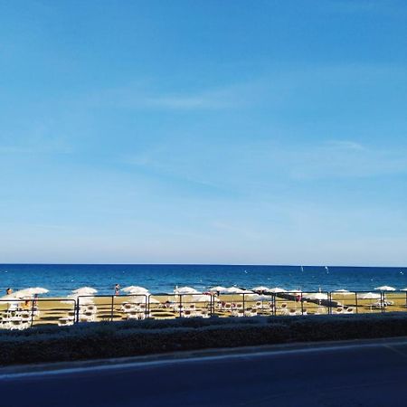 Mackenzie Beach Hotel Ларнака Екстер'єр фото