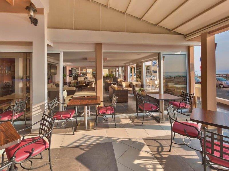 Mackenzie Beach Hotel Ларнака Інтер'єр фото