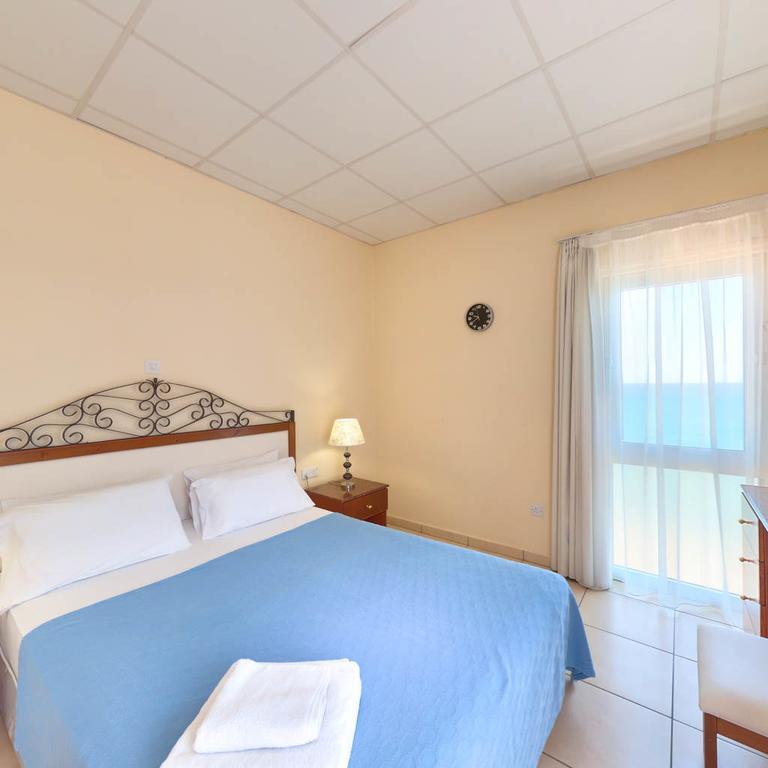 Mackenzie Beach Hotel Ларнака Екстер'єр фото