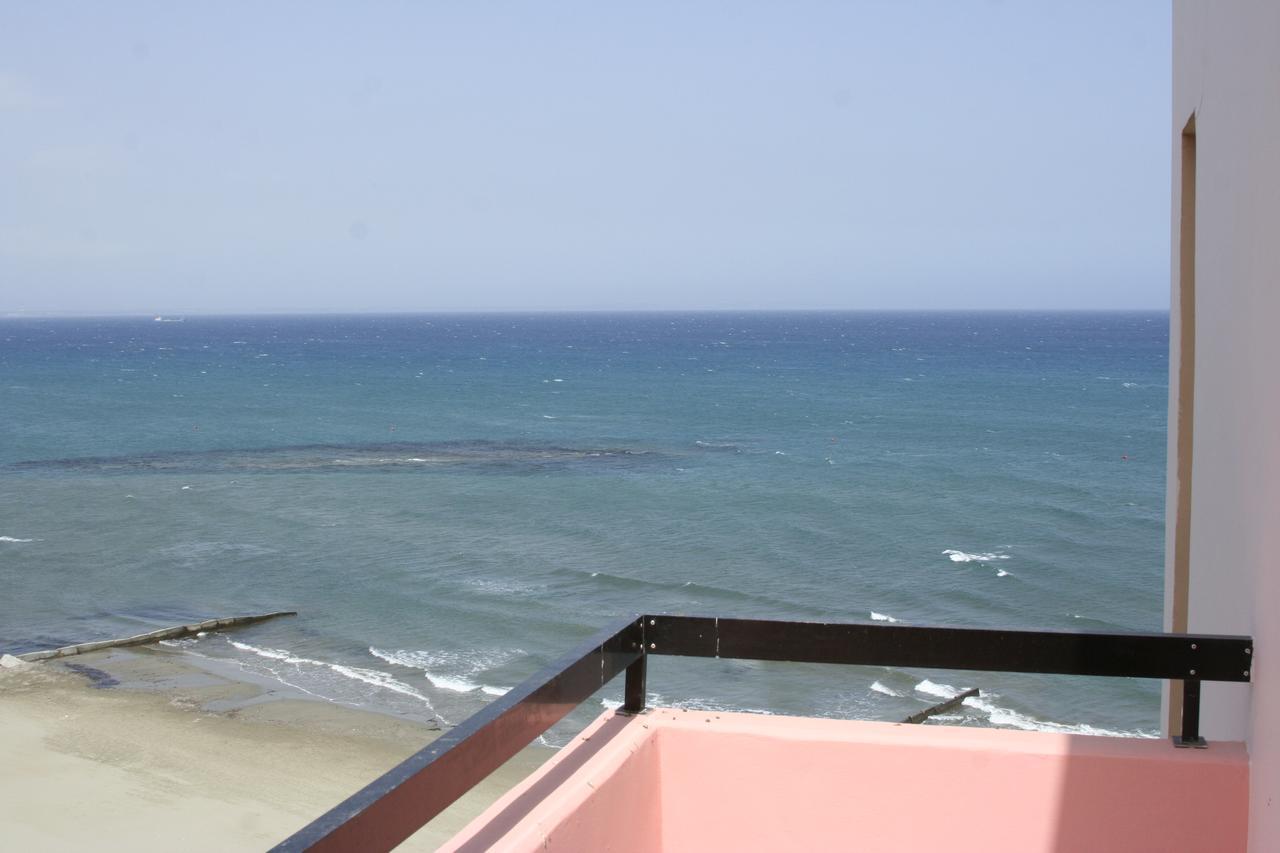 Mackenzie Beach Hotel Ларнака Номер фото