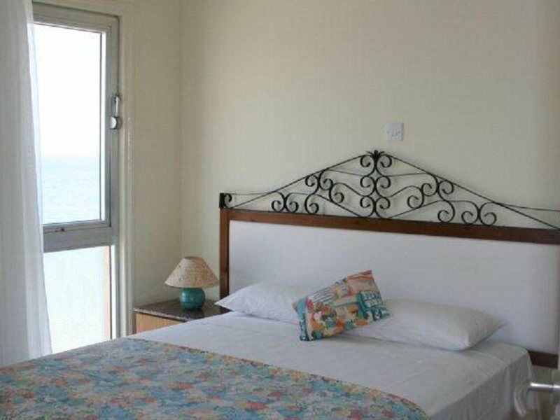 Mackenzie Beach Hotel Ларнака Екстер'єр фото